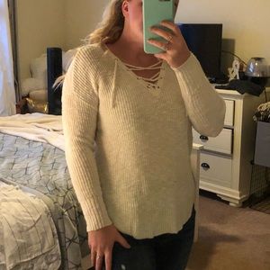 ✨SOLD✨White American Eagle Sweater